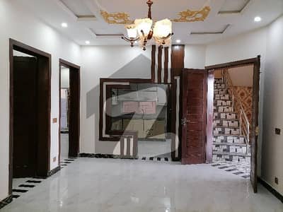 نشیمنِ اقبال فیز 2 نشیمنِ اقبال,لاہور میں 6 کمروں کا 9 مرلہ مکان 2.75 کروڑ میں برائے فروخت۔
