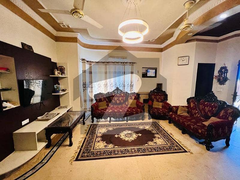 گارڈن ٹاؤن لاہور میں 7 کمروں کا 1 کنال مکان 3.5 لاکھ میں کرایہ پر دستیاب ہے۔