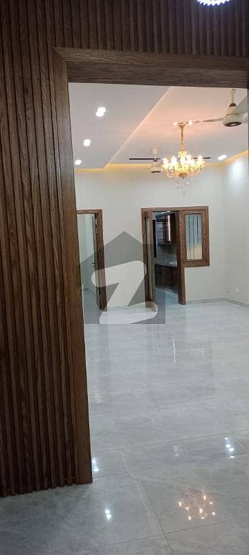 ڈی ۔ 17 اسلام آباد میں 5 کمروں کا 10 مرلہ مکان 4.25 کروڑ میں برائے فروخت۔