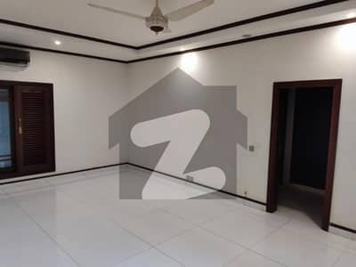 ڈی ایچ اے فیز 5 ڈی ایچ اے ڈیفینس,کراچی میں 5 کمروں کا 2 کنال مکان 6.75 لاکھ میں کرایہ پر دستیاب ہے۔