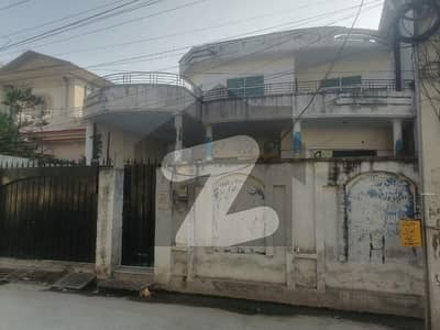 12 Marla House In Central Gulshan Colony For Sale