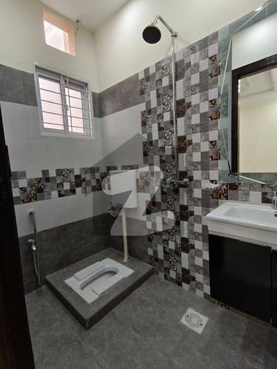 پاک عرب ہاؤسنگ سوسائٹی لاہور میں 6 کمروں کا 6 مرلہ مکان 2.1 کروڑ میں برائے فروخت۔