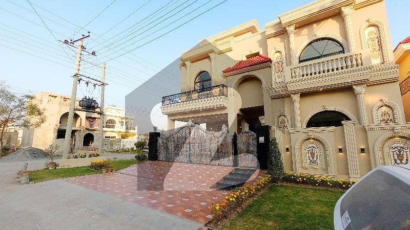 فارمانئیٹس ہاؤسنگ سکیم لاہور میں 5 کمروں کا 10 مرلہ مکان 4.2 کروڑ میں برائے فروخت۔