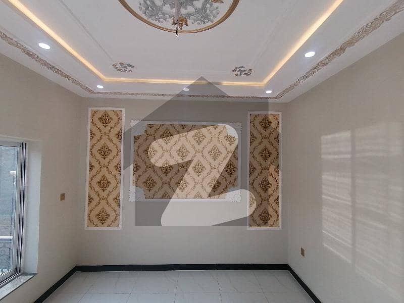In Sabzazar Colony You Can Find The Perfect Prime Location Lower Portion For rent