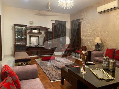 ڈی ایچ اے فیز 8 ڈی ایچ اے ڈیفینس,کراچی میں 6 کمروں کا 1 کنال مکان 18.5 کروڑ میں برائے فروخت۔