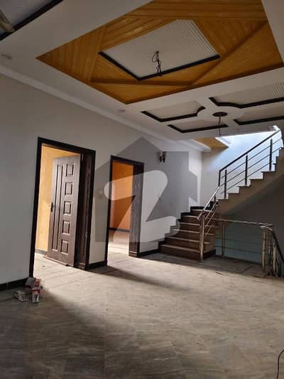 ورسک روڈ پشاور میں 6 کمروں کا 5 مرلہ مکان 47.0 ہزار میں کرایہ پر دستیاب ہے۔