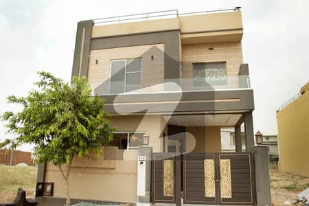 05 MARLA SPLENDID & SUMPTUOUS HOUSE FOR SALE IN DHA PHASE 9 TOWN