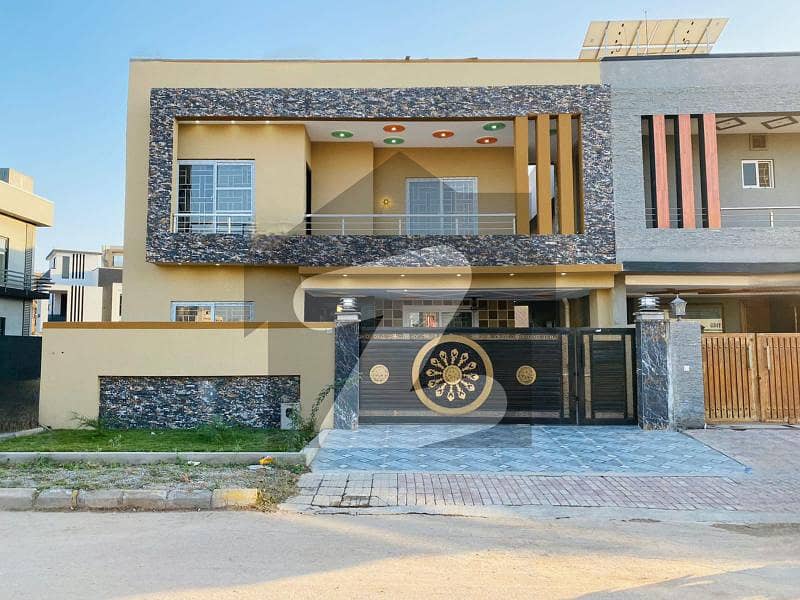 بحریہ ٹاؤن فیز 8 بحریہ ٹاؤن راولپنڈی,راولپنڈی میں 5 کمروں کا 10 مرلہ مکان 3.7 کروڑ میں برائے فروخت۔