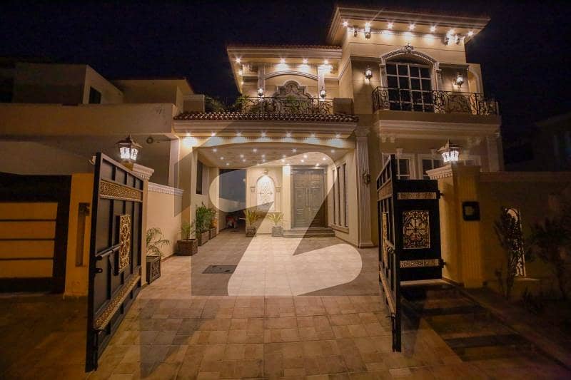 10 MARLA LAVISH & ORNATE LOWER PORTION FOR RENT IN DHA PHASE 8