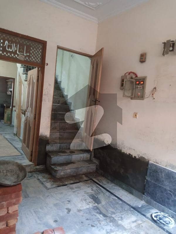 مرغزار آفیسرز کالونی ۔ بلاک آر مرغزار آفیسرز کالونی,لاہور میں 3 کمروں کا 3 مرلہ مکان 42.0 ہزار میں کرایہ پر دستیاب ہے۔