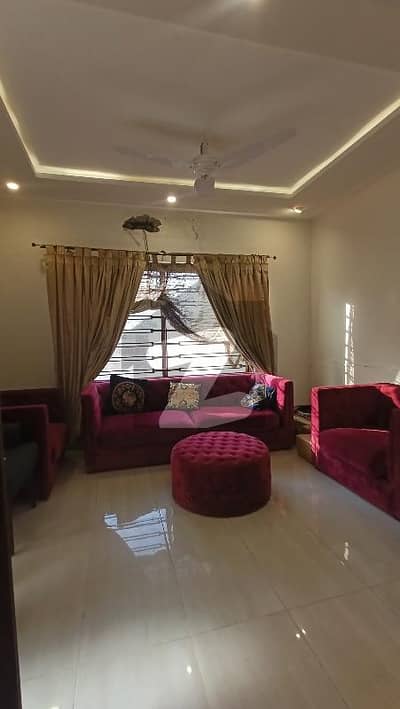 10 Marla Beautiful House Available For Rent