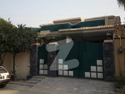 حیات آباد فیز 7 - ای6 حیات آباد فیز 7,حیات آباد,پشاور میں 8 کمروں کا 1 کنال مکان 7.5 کروڑ میں برائے فروخت۔