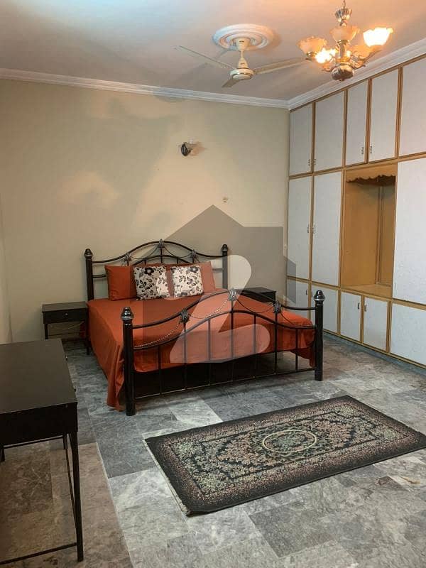 ماڈل ٹاؤن ۔ بلاک جی ماڈل ٹاؤن,لاہور میں 2 کمروں کا 1 کنال بالائی پورشن 80.0 ہزار میں کرایہ پر دستیاب ہے۔