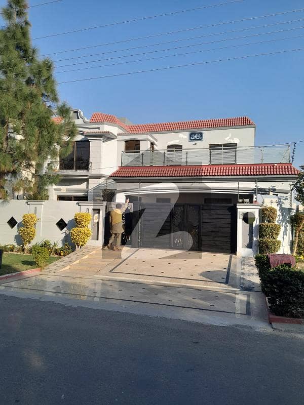 ویلینشیاء ۔ بلاک ایچ ویلینشیاء ہاؤسنگ سوسائٹی,لاہور میں 7 کمروں کا 1 کنال مکان 6.5 کروڑ میں برائے فروخت۔