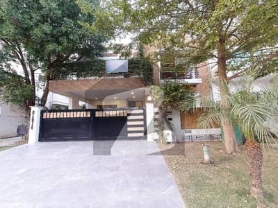 Corner 10 Marla House For Sale In The Perfect Location Of D-12