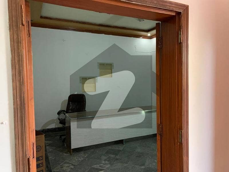 ایڈن بولیوارڈ ہاؤسنگ سکیم کالج روڈ,لاہور میں 2 کمروں کا 5 مرلہ فلیٹ 26.0 ہزار میں کرایہ پر دستیاب ہے۔