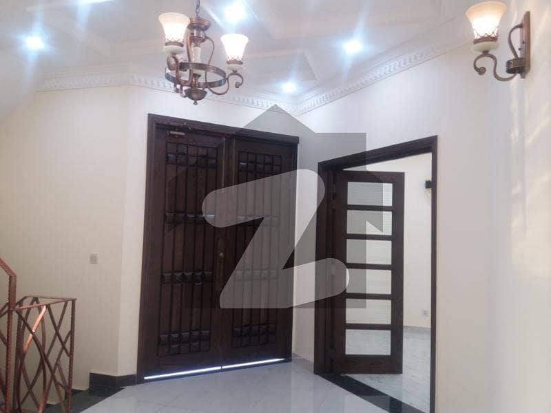 ڈی ایچ اے فیز 5 ڈیفنس (ڈی ایچ اے),لاہور میں 6 کمروں کا 1 کنال مکان 7.0 کروڑ میں برائے فروخت۔