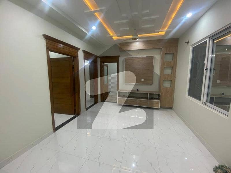 In H-13 Flat Sized 835 Square Feet For sale