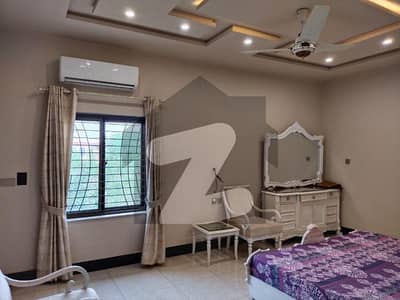 20 Marla Vip fully Furnished Brand New House ka upper portion For Rent _officer colony number one canal road Faisalabad