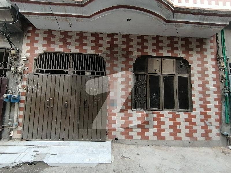 ملتان روڈ لاہور میں 4 کمروں کا 4 مرلہ مکان 1.25 کروڑ میں برائے فروخت۔