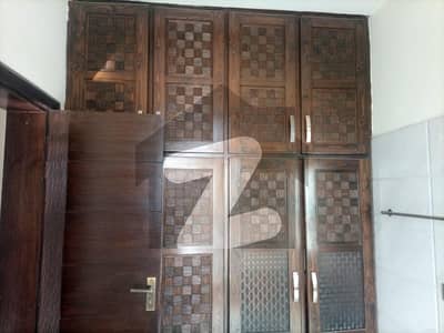 ریونیو سوسائٹی - بلاک اے ریوینیو سوسائٹی,لاہور میں 5 کمروں کا 1 کنال مکان 5.0 کروڑ میں برائے فروخت۔