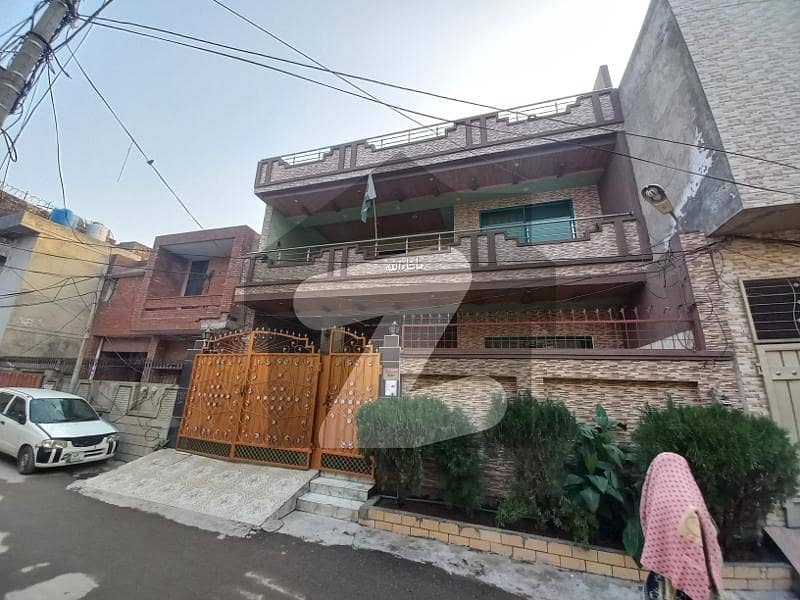 سمن آباد لاہور میں 4 کمروں کا 10 مرلہ مکان 4.1 کروڑ میں برائے فروخت۔