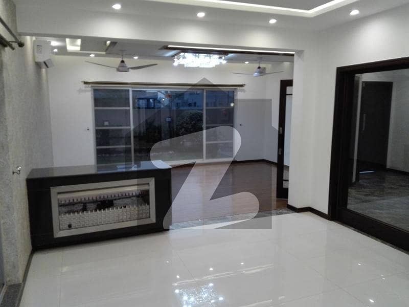 Dha Phase 4, 1 Kanal, 5 Bed Luxurious House Available For Rent.