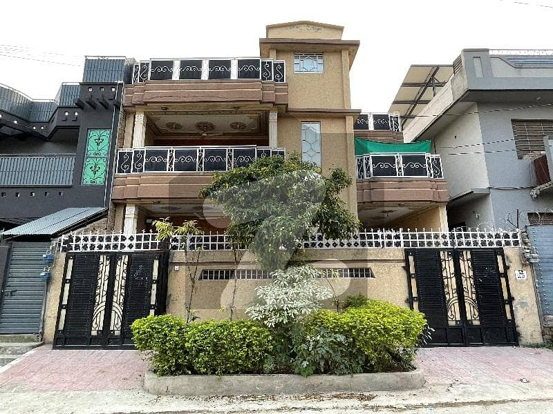 حیات آباد فیز 7 حیات آباد,پشاور میں 6 کمروں کا 10 مرلہ مکان 4.7 کروڑ میں برائے فروخت۔