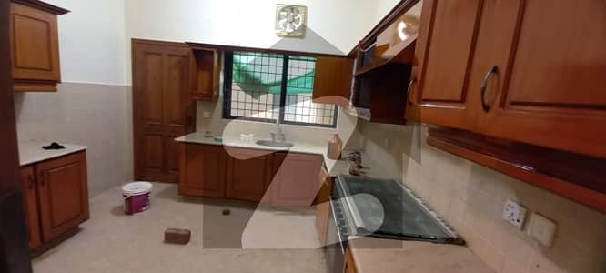 1 Kanal 3 Bed Upper Portion Separate Gate With Servant Quarter For Rent In Dha Phase 3