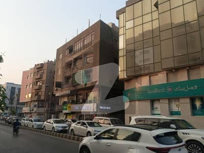 Office Of 1100 Square Feet Available In Zamzama Commercial Area