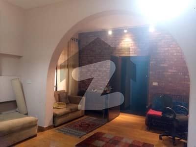 ڈی ایچ اے فیز 2 ڈیفنس (ڈی ایچ اے),لاہور میں 5 کمروں کا 1 کنال مکان 6.4 کروڑ میں برائے فروخت۔