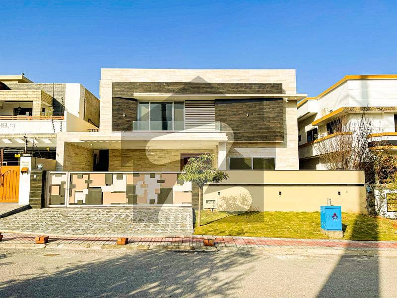 One Kanal House For Sale At Prime Location