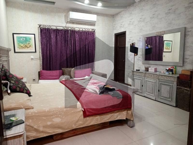 پی آئی اے ہاؤسنگ سکیم لاہور میں 5 کمروں کا 15 مرلہ مکان 4.3 کروڑ میں برائے فروخت۔
