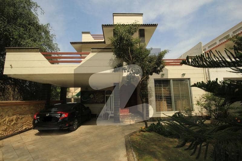 10 MARLA GRANDIOSE & MAGNIFICENT HOUSE FOR SALE IN DHA PHASE 6
