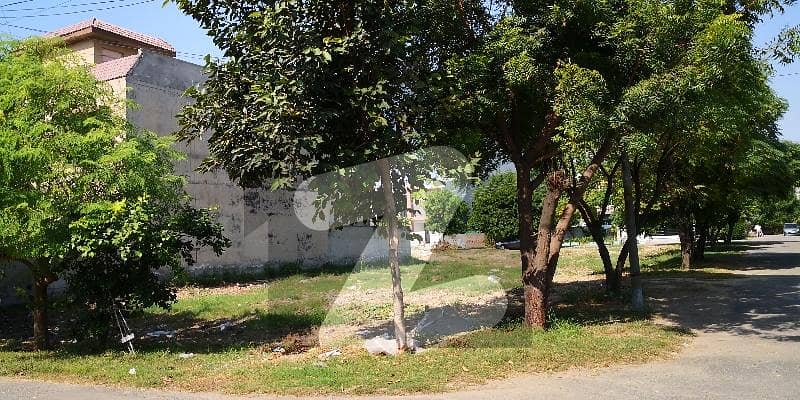 Plot 60ft Road For Sale 2 Said Open In Valencia Town Lahore