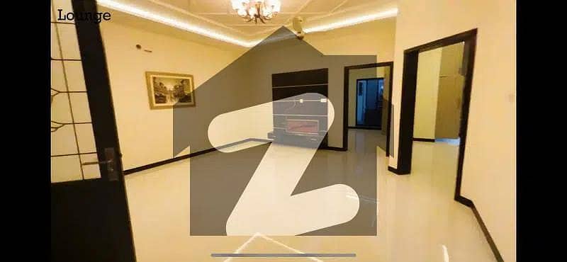 گلبرگ لاہور میں 8 کمروں کا 2 کنال مکان 6.5 لاکھ میں کرایہ پر دستیاب ہے۔