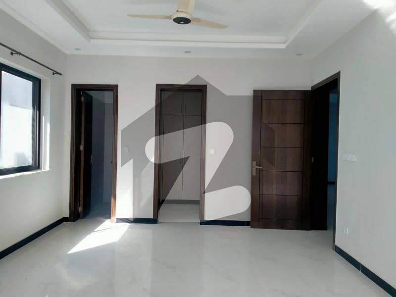 Good location brand new house for rent 7 bedrooms 8 attack thing in mumtaz city