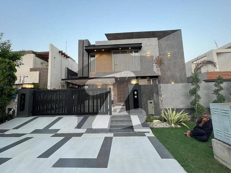 01 KANAL REGAL & LAVISH HOUSE FOR SALE IN DHA PHASE 7