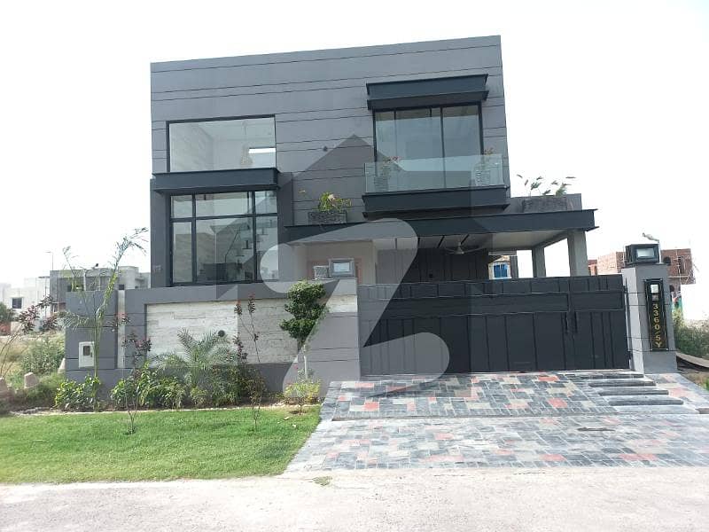 10 Marla Modern House For Sale At Hot Location 70ft Road