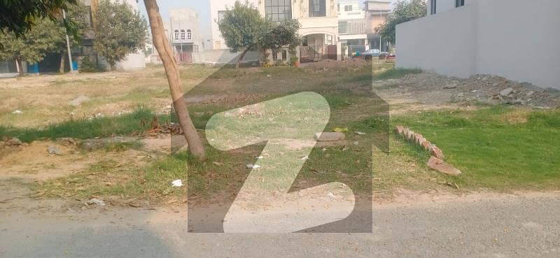 ڈی ایچ اے 9 ٹاؤن - بلاک ای ڈی ایچ اے 9 ٹاؤن,ڈیفنس (ڈی ایچ اے),لاہور میں 14 مرلہ رہائشی پلاٹ 95.0 لاکھ میں برائے فروخت۔