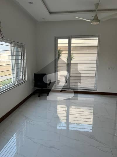 10 MARLA SLIGHTLY USED HOUSE FOR RENT IN DHA PHASE 8