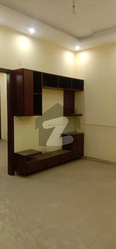 لارنس روڈ لاہور میں 6 کمروں کا 4 مرلہ مکان 3.2 کروڑ میں برائے فروخت۔