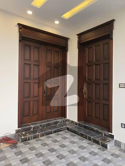 فیصل ٹاؤن - ایف ۔ 18 اسلام آباد میں 6 کمروں کا 8 مرلہ مکان 3.0 کروڑ میں برائے فروخت۔