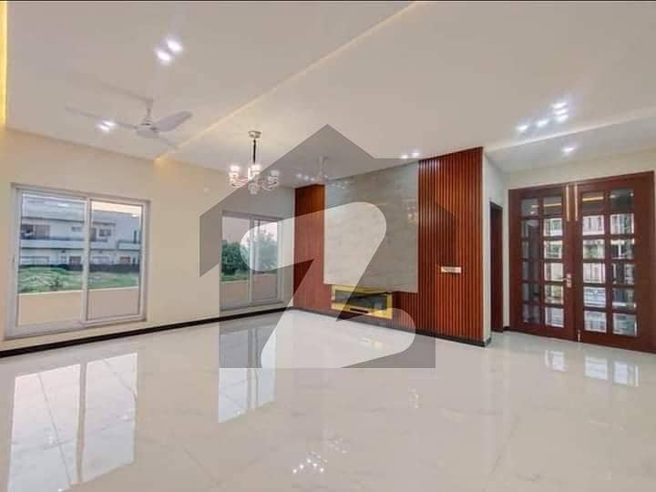 3 kanal form house for sale opposite Top City