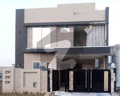 Prime Location Bismillah Housing Scheme - Jinnah Block Upper Portion Sized 8 Marla For rent