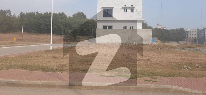 Corner Plot 10 Marla Bahria Town For Sale