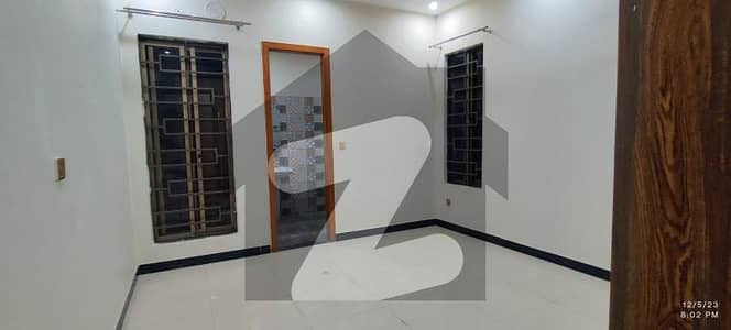 واپڈا ٹاؤن فیز 1 واپڈا ٹاؤن,لاہور میں 5 کمروں کا 10 مرلہ مکان 1.5 لاکھ میں کرایہ پر دستیاب ہے۔