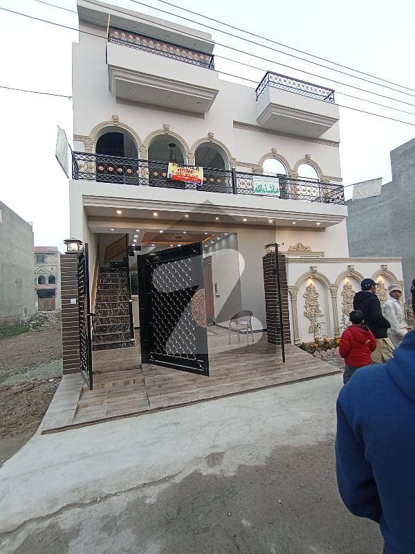 الرحمان گارڈن فیز 2 الرحمان گارڈن,لاہور میں 5 کمروں کا 7 مرلہ مکان 2.3 کروڑ میں برائے فروخت۔