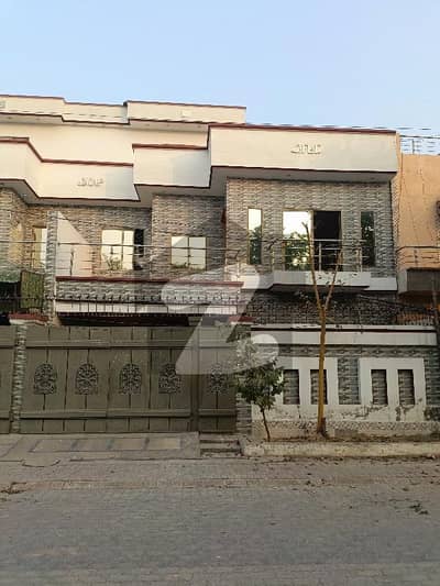 لاہور - جڑانوالا روڈ لاہور میں 5 کمروں کا 8 مرلہ مکان 65.0 ہزار میں کرایہ پر دستیاب ہے۔