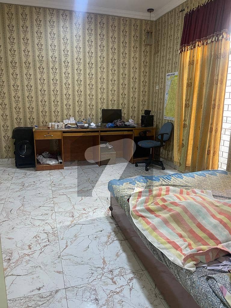 گارڈن ٹاؤن لاہور میں 1 کمرے کا 1 مرلہ کمرہ 27.0 ہزار میں کرایہ پر دستیاب ہے۔